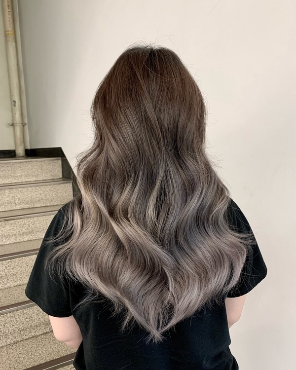 『最新染發趨勢，與自然美景交融，尋找內心平和之旅』