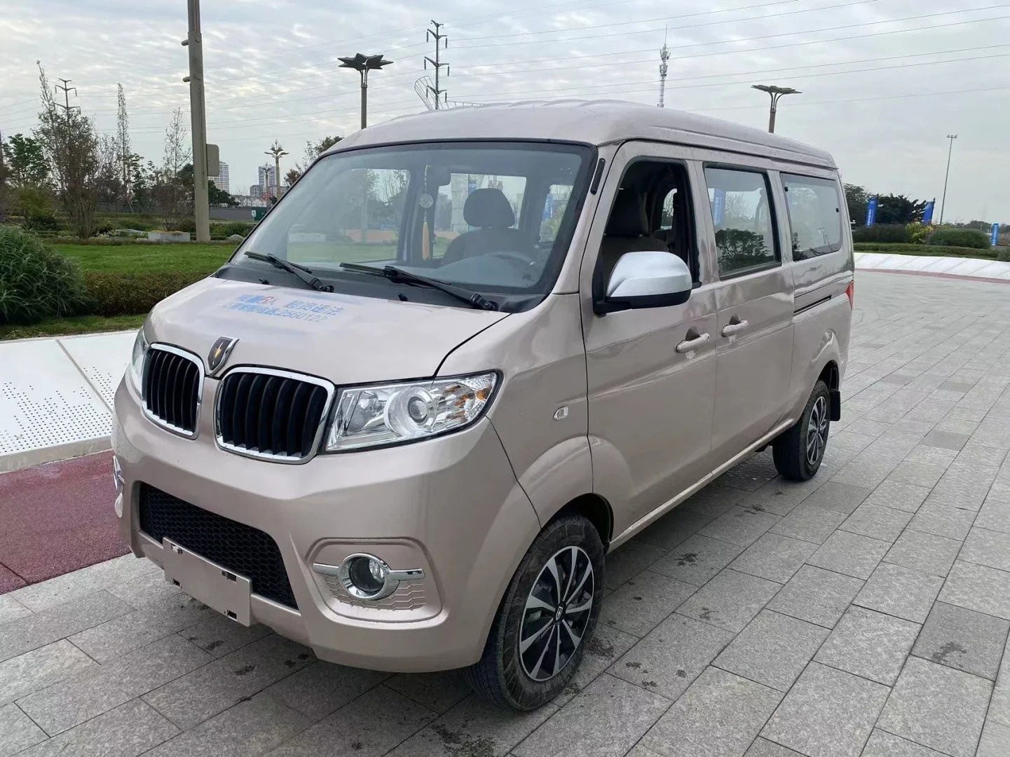 最新款面包車報價大全，多樣選擇，滿足您的出行需求