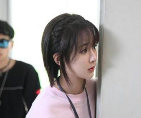 趙麗穎最新短發(fā)造型，科技魅力與時(shí)尚前沿的完美結(jié)合