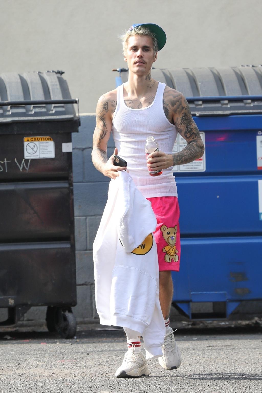 賈斯汀·比伯最新潮流圖片，巨星風采展現時尚魅力