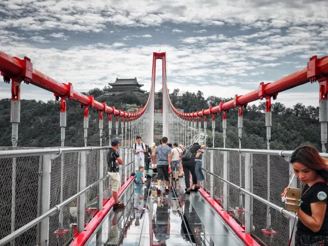 眉山玻璃橋最新動態(tài),最新消息與相關(guān)論述揭秘