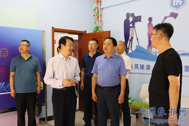 平涼市委常委成長故事，友情、奮斗與愛伴成長之路