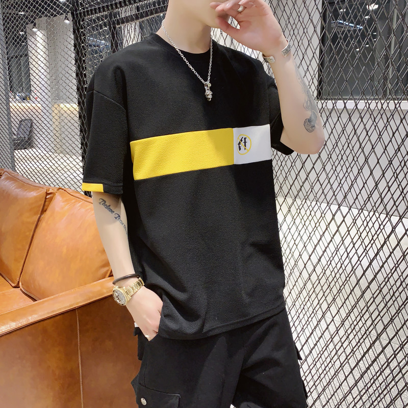 時尚變遷中的自信成長之旅，探索最新潮衣的魅力