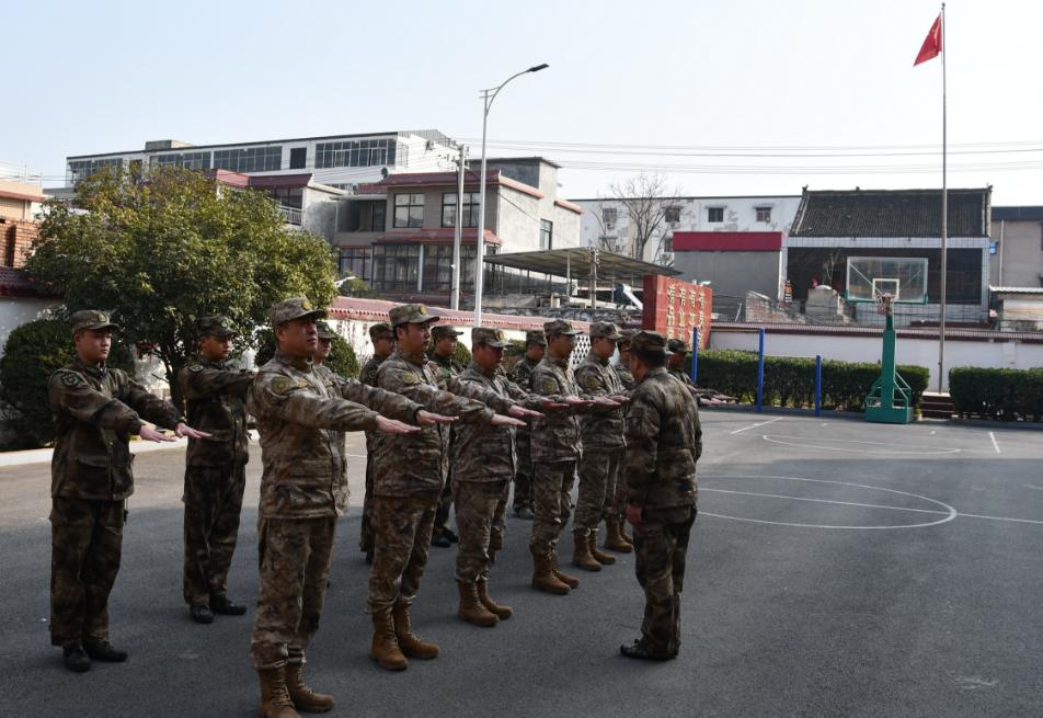 部隊最新著裝,軍裝下的溫情與堅固友情