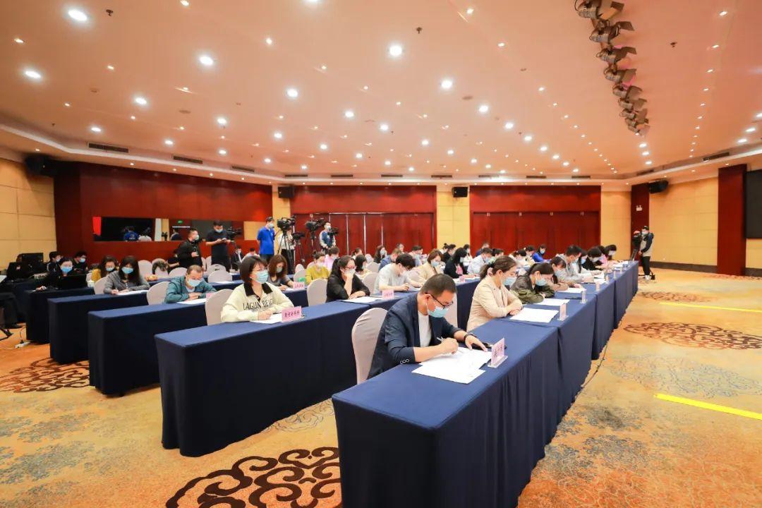 能源最新聞，小巷中的隱藏寶藏，活力四溢的特色小店揭秘