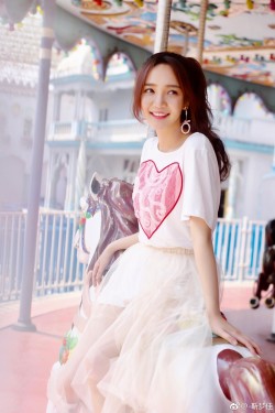 夢(mèng)佳嶄露頭角，時(shí)代標(biāo)志的崛起及其影響力