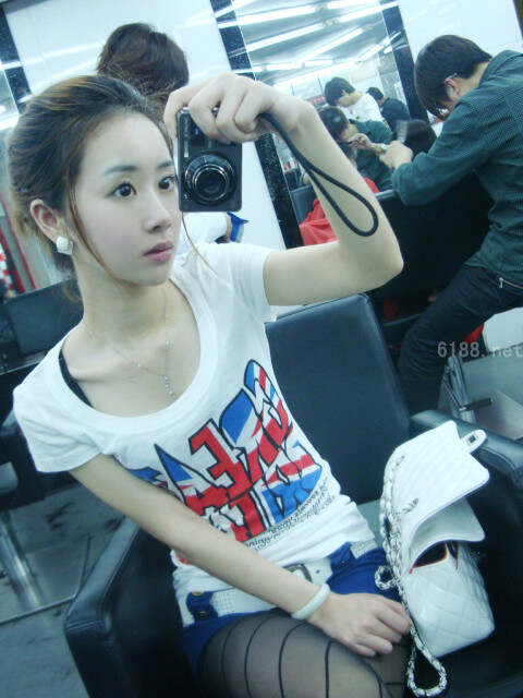 網絡紅人程琳最新科技魅力照，生活因你而不同