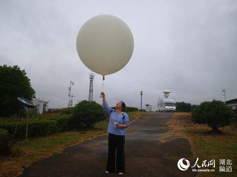 長江暴雨最新動態，各方觀點分析與個人立場闡述