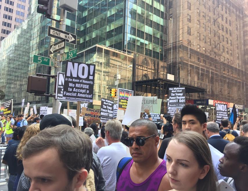 特朗普美國街頭之旅,探索特色小店,巷弄中的驚喜之旅