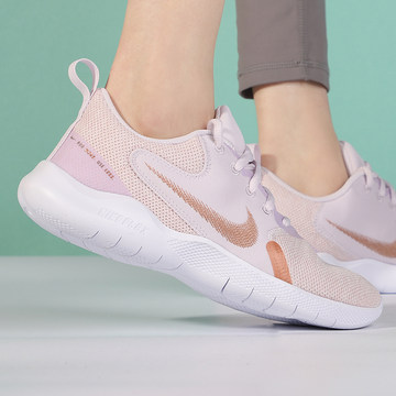 耐克新款跑鞋，女性時(shí)尚與性能的領(lǐng)跑者