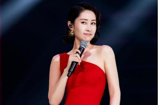 乘風(fēng)破浪萬茜，最新動(dòng)態(tài)與閃耀瞬間