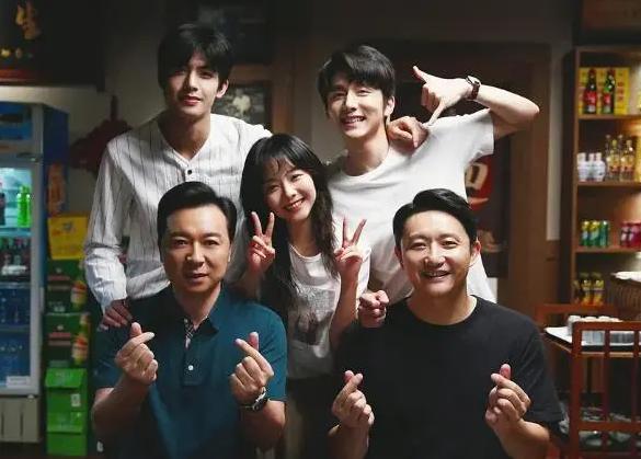 以家人之名最新劇情,家的溫馨與友情的深厚時光