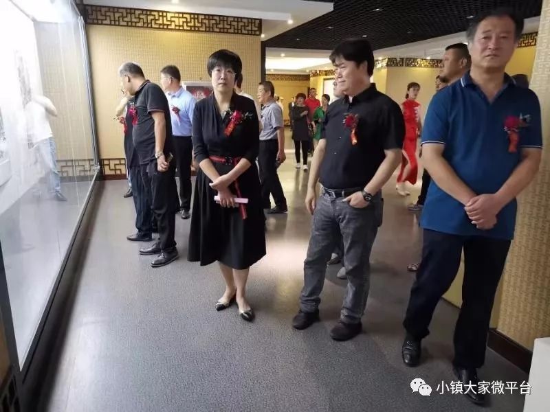 唐一一與皇甫尚安最新動態(tài)揭秘，小巷美食天堂的探尋之旅