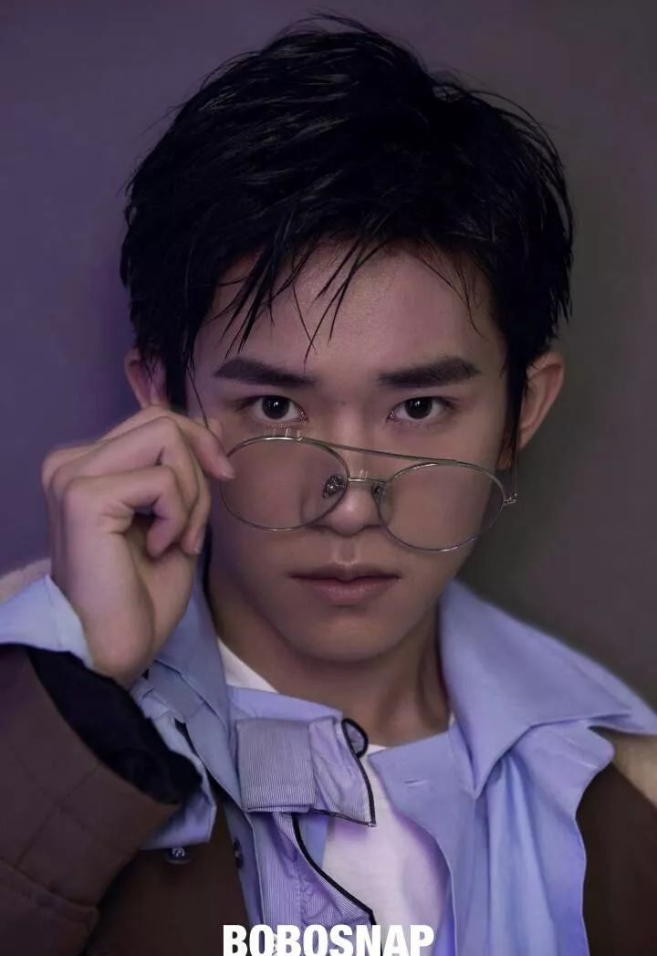 易烊千璽雜志新照，偶像形象與公眾認(rèn)知的碰撞之旅