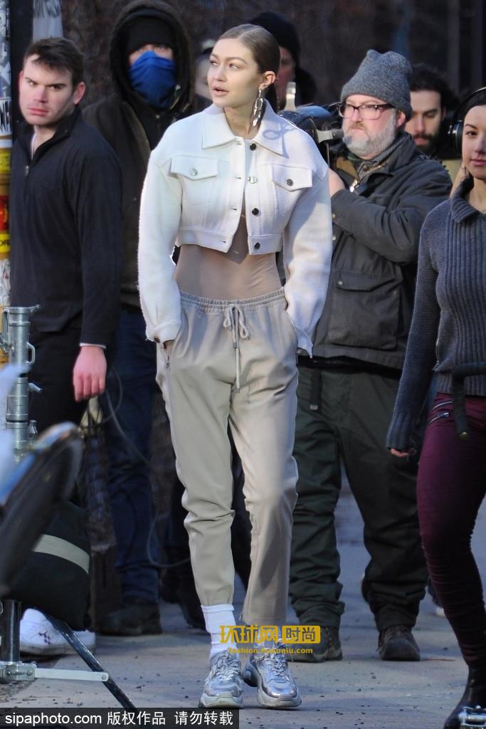 吉吉·哈迪德街頭風采閃耀，愛與陪伴的日常故事展現眼前