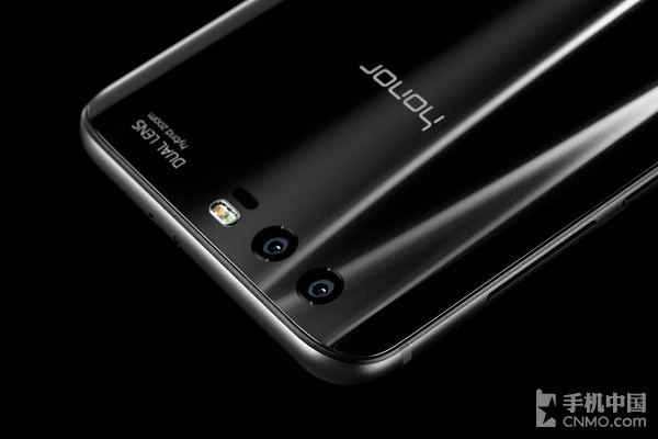 榮耀10上市日，科技與情感的溫馨相遇