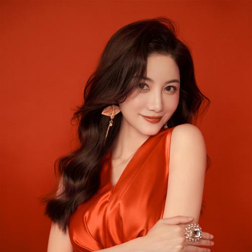 演員琳林，小巷深處的舞臺與特色小店的奇妙邂逅