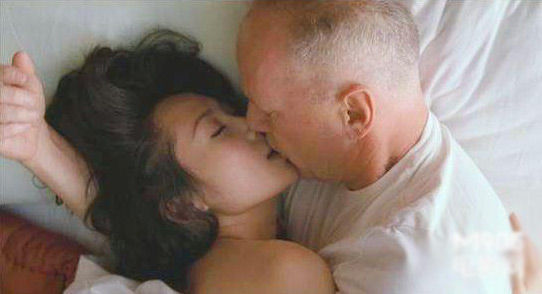 假戲真做的女明星,舞臺到生活的自信與成就之路