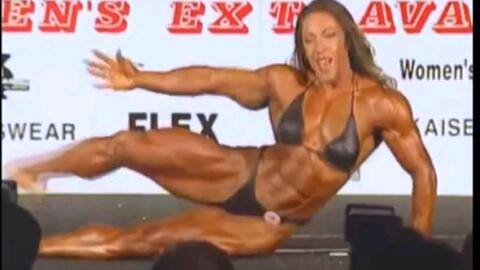 無上衣健美比賽的汗水與友情瞬間，賽場上的激情時刻