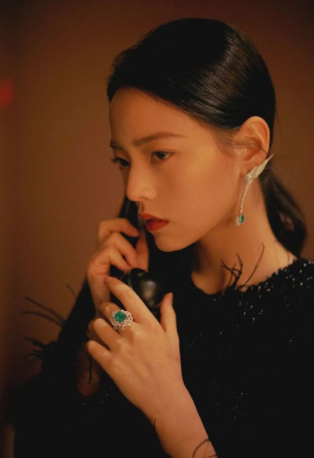 揭秘薇薇安演員背后的故事，小紅書推薦，探尋演藝之路的璀璨旅程 ???