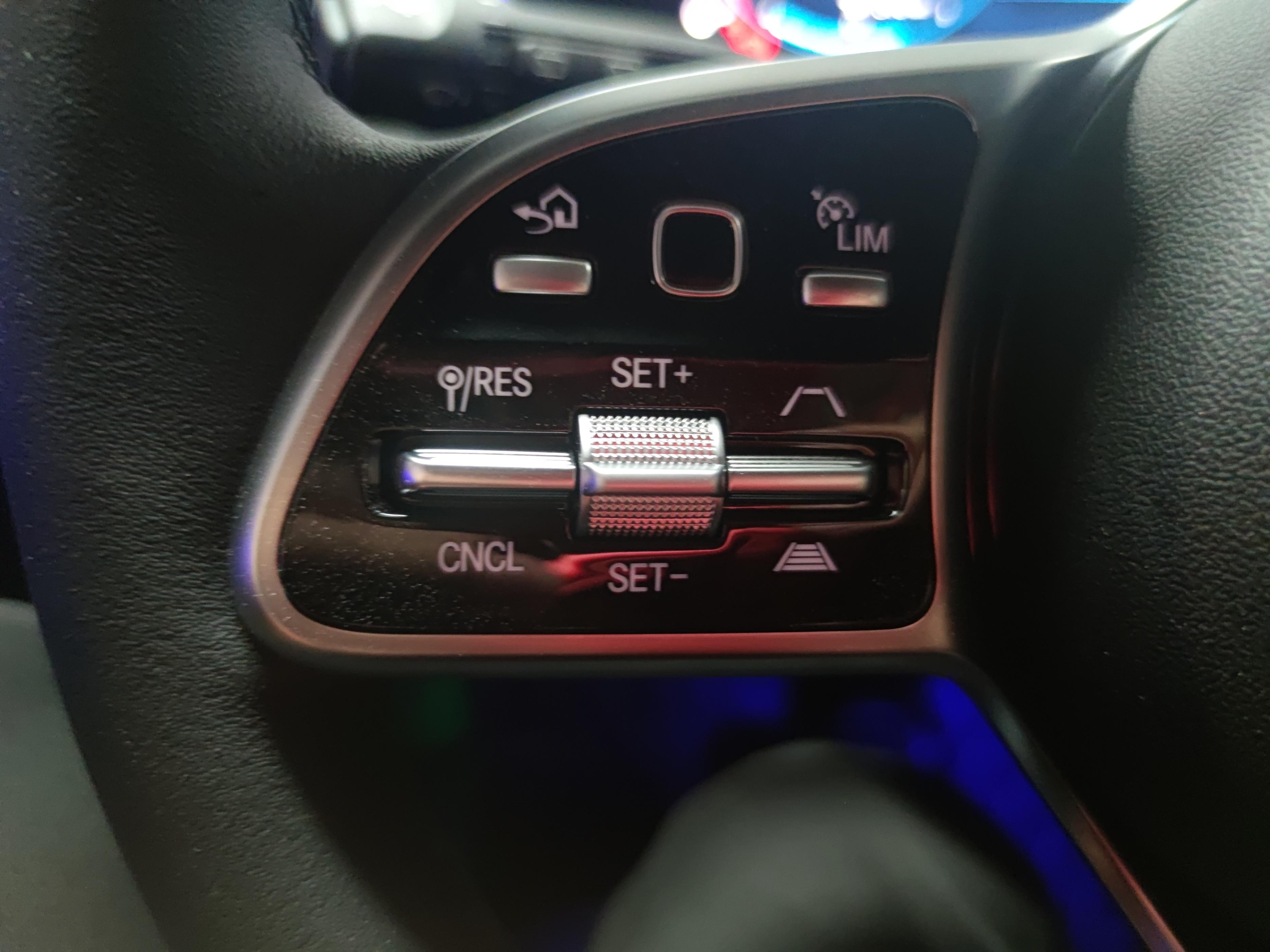 奔馳GLB最新價格揭秘，小巷中的隱藏寶藏，探索汽車世界的未知驚喜！