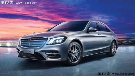 奔馳全新轎車，小巷中的隱秘魅力