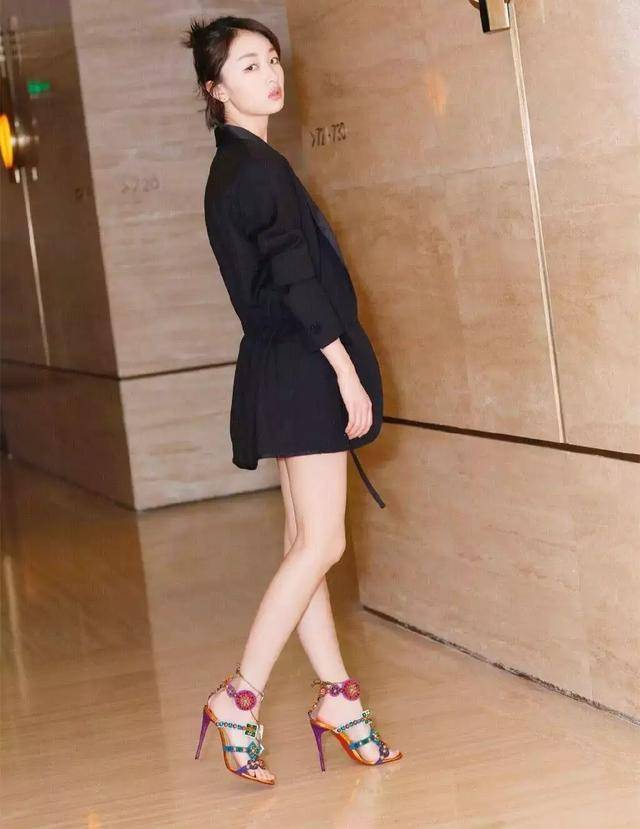 科技與時尚融合重塑生活品質，明星高跟鞋圖片重磅推出！