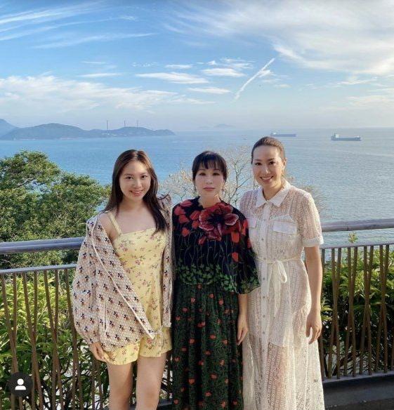 最新時尚潮流揭秘，夫人的魅力現身，瞬間讓人著迷！