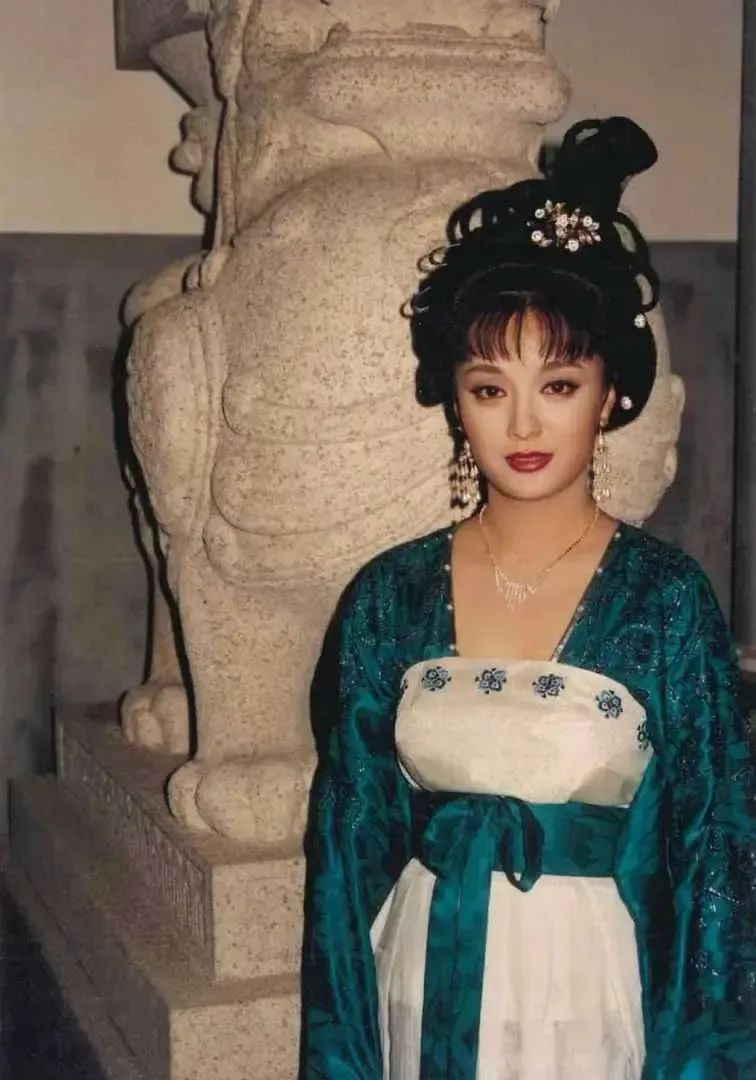 女演員任頤,星光璀璨,演技卓越閃耀熒屏