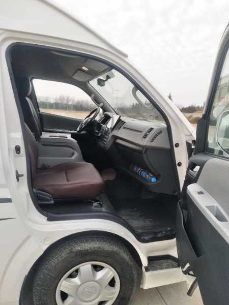 福田G9加長版最新版，小巷中的美食秘境探索