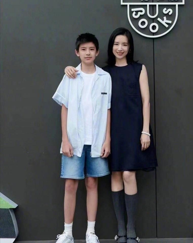 董潔潘粵明重塑愛情,最新消息星光再現(xiàn)。