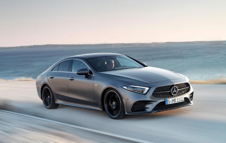 奔馳CLS350最新款,與自然美景的浪漫之旅