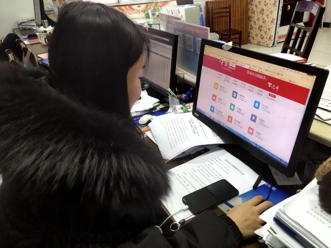 先鋒最新中文字幕，家庭歡聚的日常趣事精彩呈現