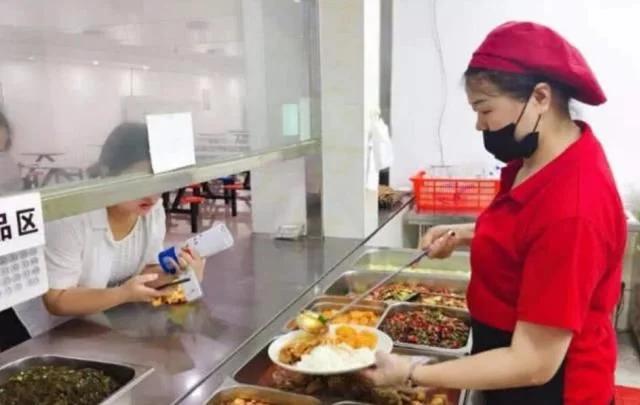 最新食堂外包信息，自然美景下的旅行探索之旅