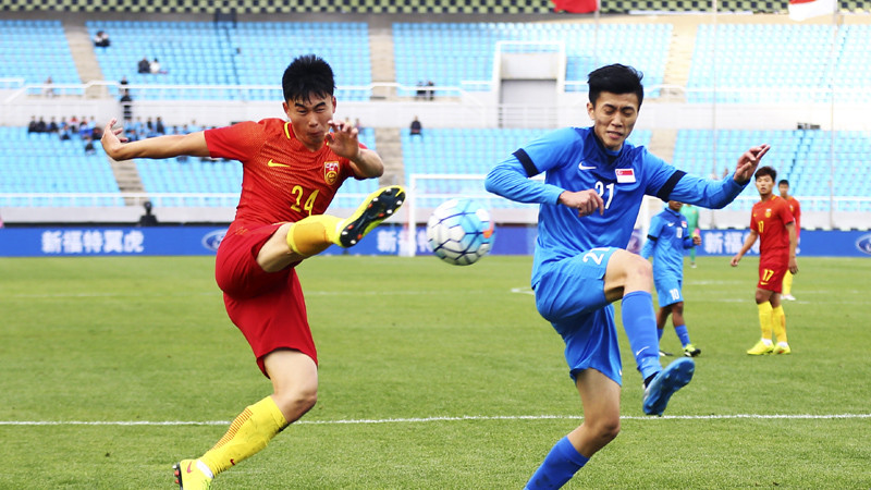 中國足球隊最新比賽，時代的榮光展現賽場風采！