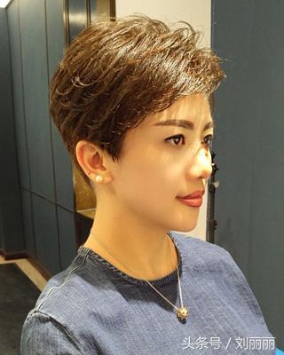 最新女士短發(fā)時尚風(fēng)潮的變遷與地位影響