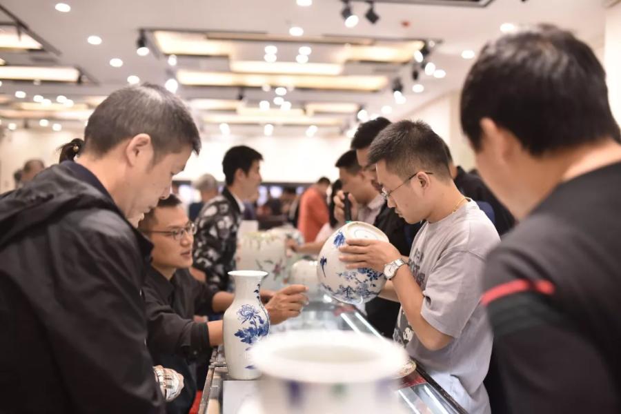 華山論鑒最新一期,變化的力量——自信與成就感的源泉探索