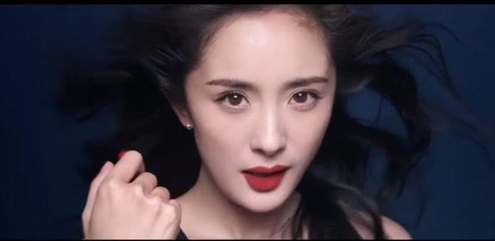 最新口紅廣告背后的故事，色彩魔法與友情溫馨之旅