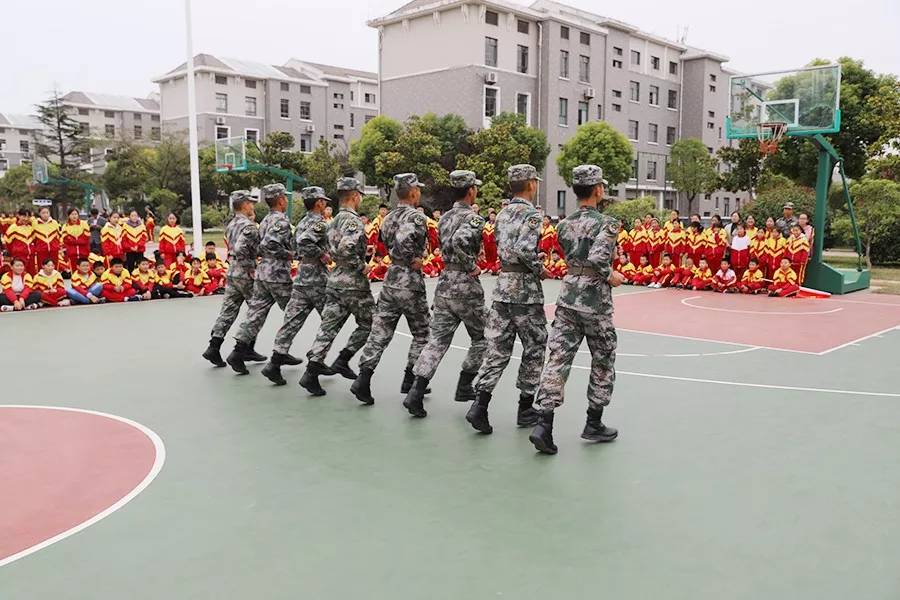 引領時尚新潮，最新隊列潮流資訊！