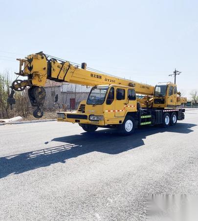 徐工25噸吊車圖片，探索自然美景與內(nèi)心平靜的旅程