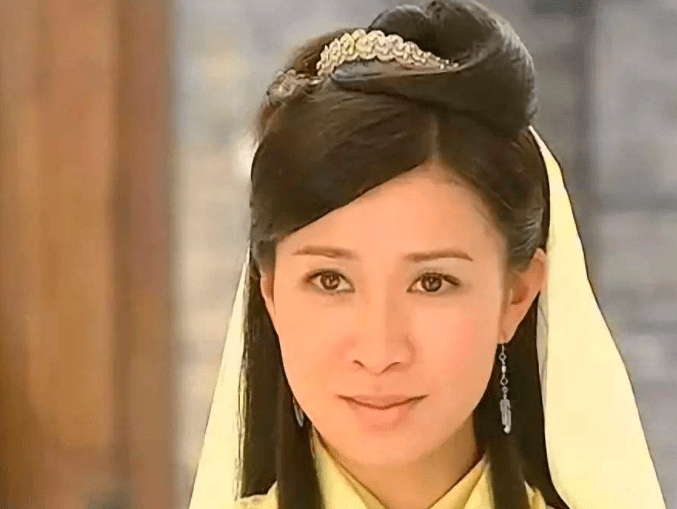 佘詩曼最新古裝,展現自信與成就感的華麗轉身