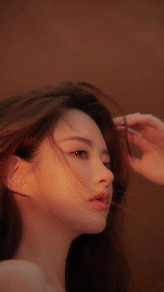 嬌靨迎陽，最新笑顏綻放，陽光下的美麗瞬間