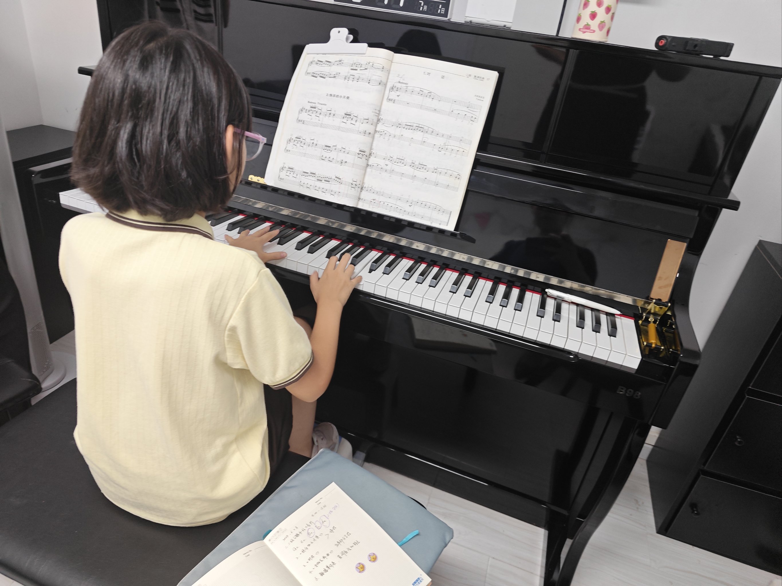 鋼琴彈奏最新，小巷深處的音樂寶藏探索