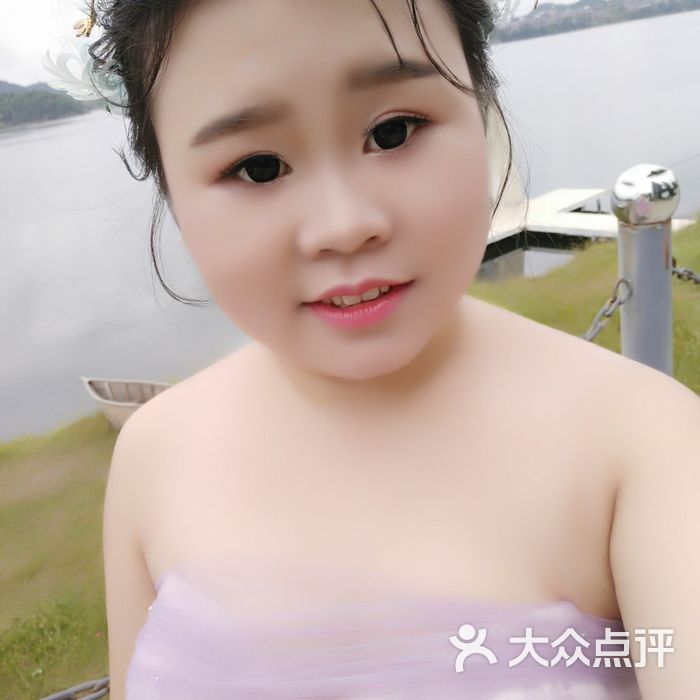 胖依依最新時尚潮流下的逆襲之路風采展示