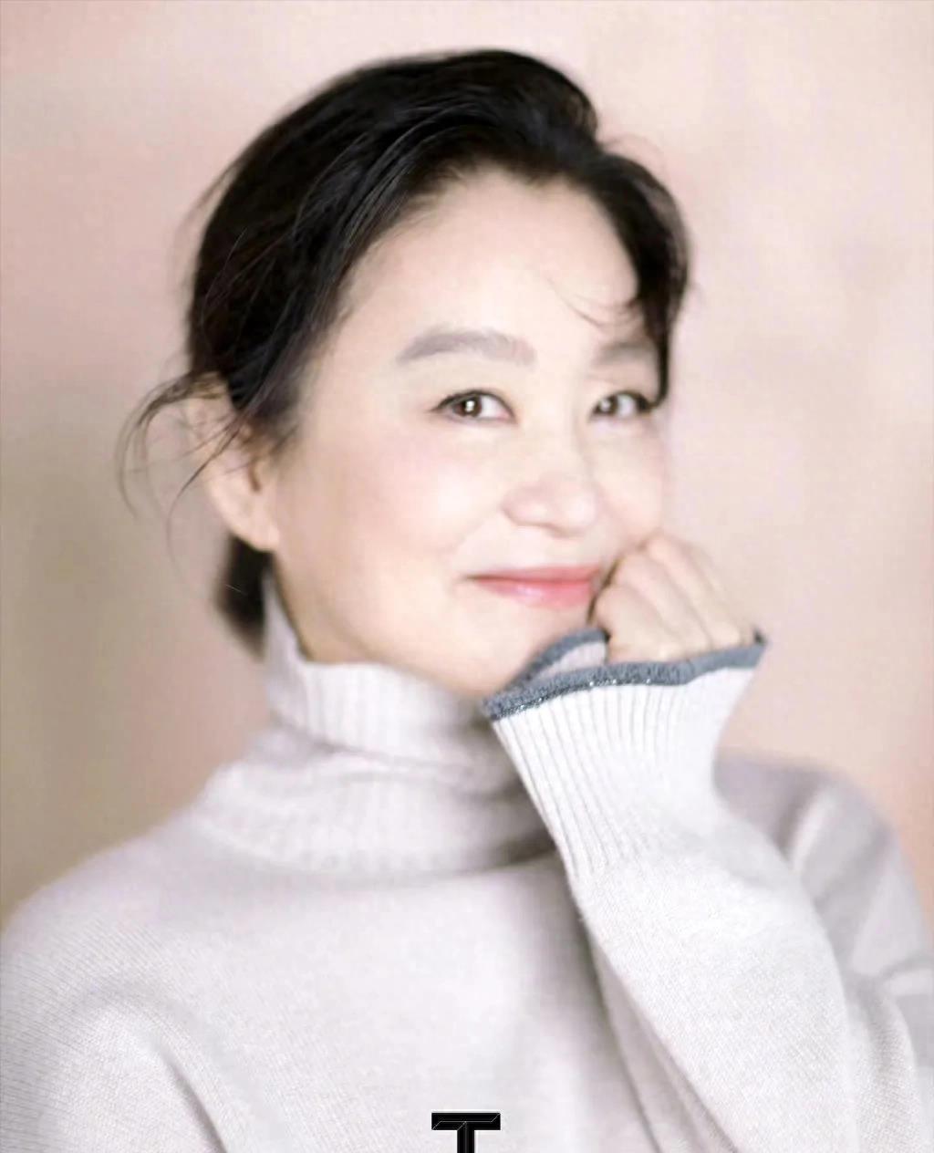 陳漫最新獨(dú)家時(shí)尚大片掀起視覺風(fēng)暴熱潮!