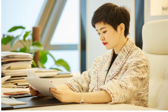 陳萍最新風采驚艷小紅書世界！