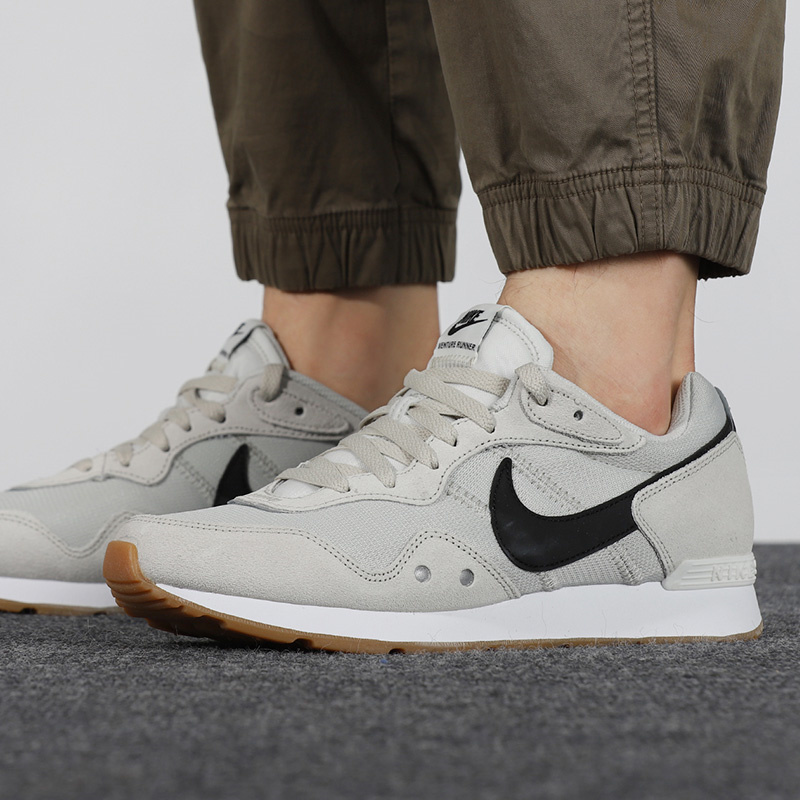 Nike最新款復古鞋，時尚與運動的完美融合