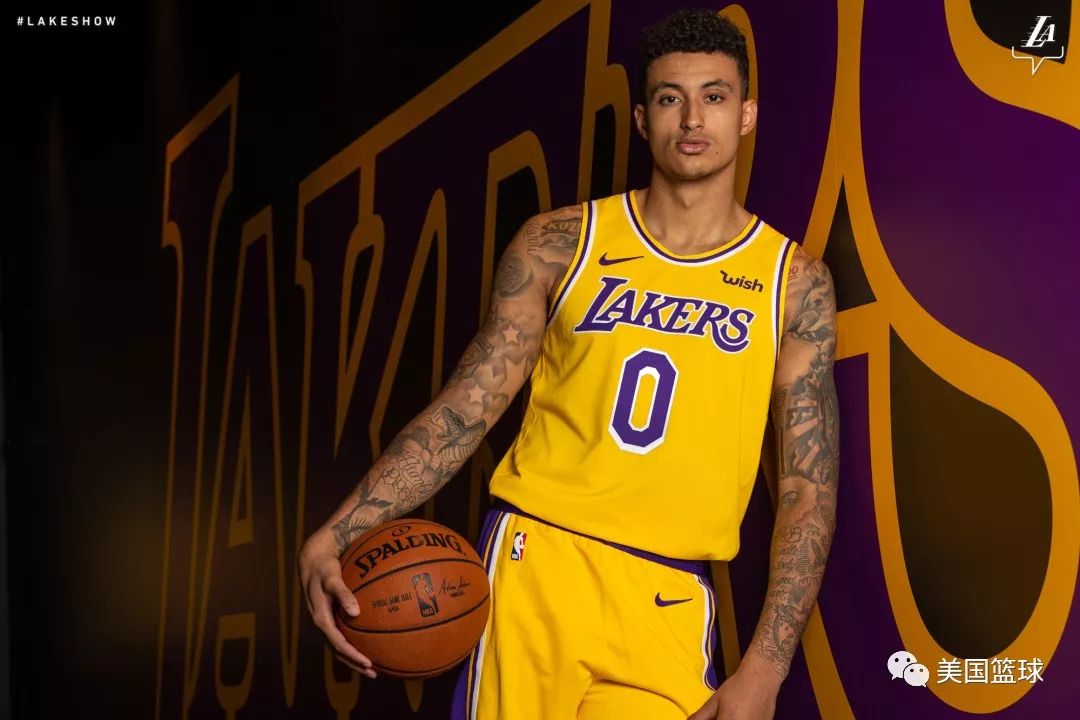 時代之光下的籃球新星,湖人隊庫茲馬最新照片曝光