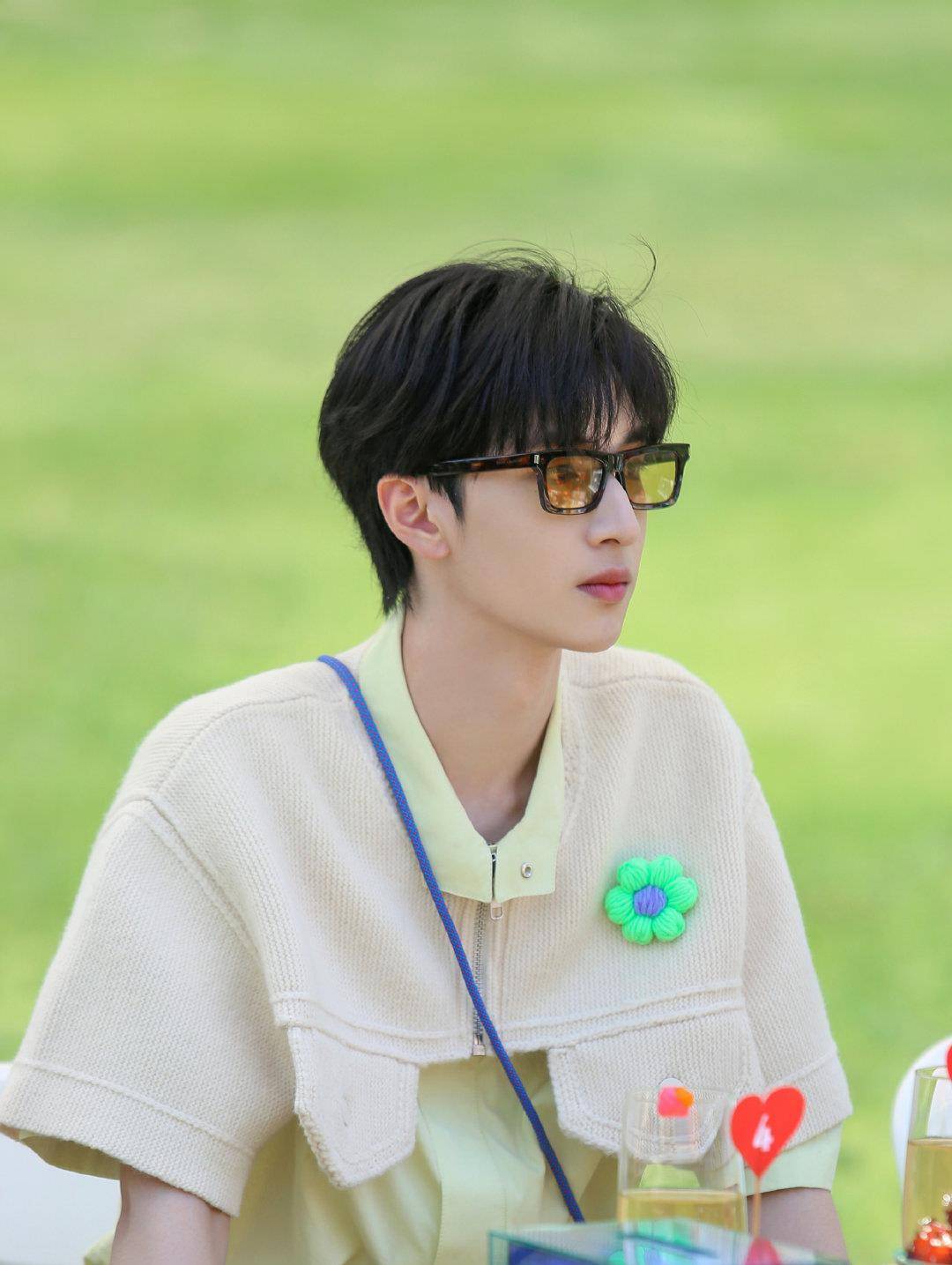 嚴浩翔最新手機壁紙，自然美景之旅與內心寧靜的探索