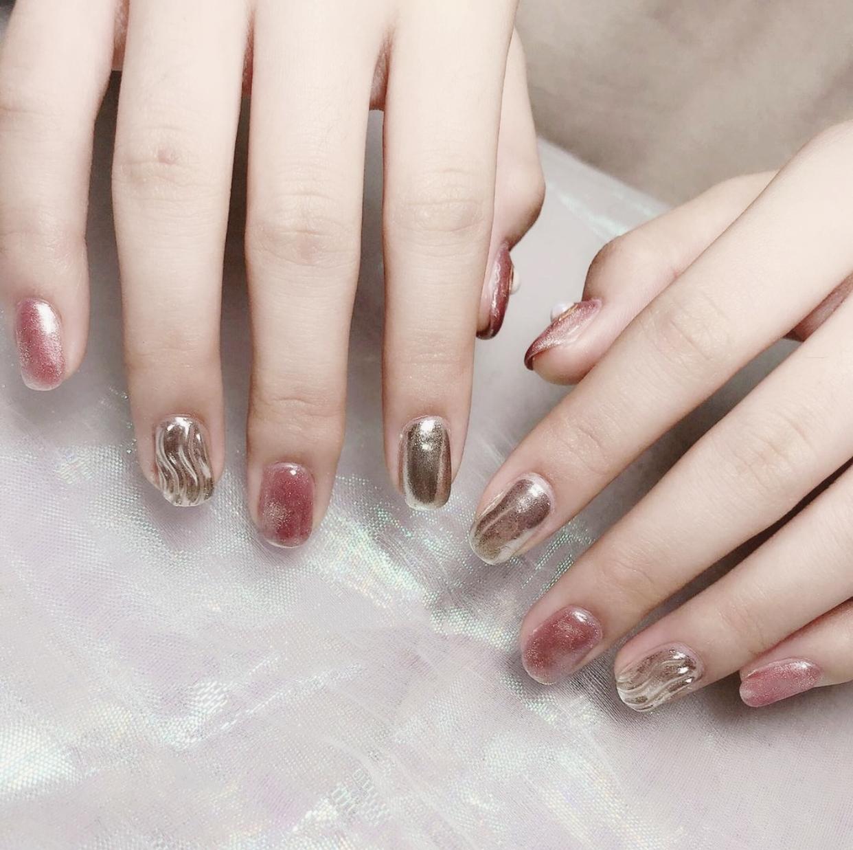 美甲早秋流行趨勢揭秘，小巷深處的最新時尚秘密